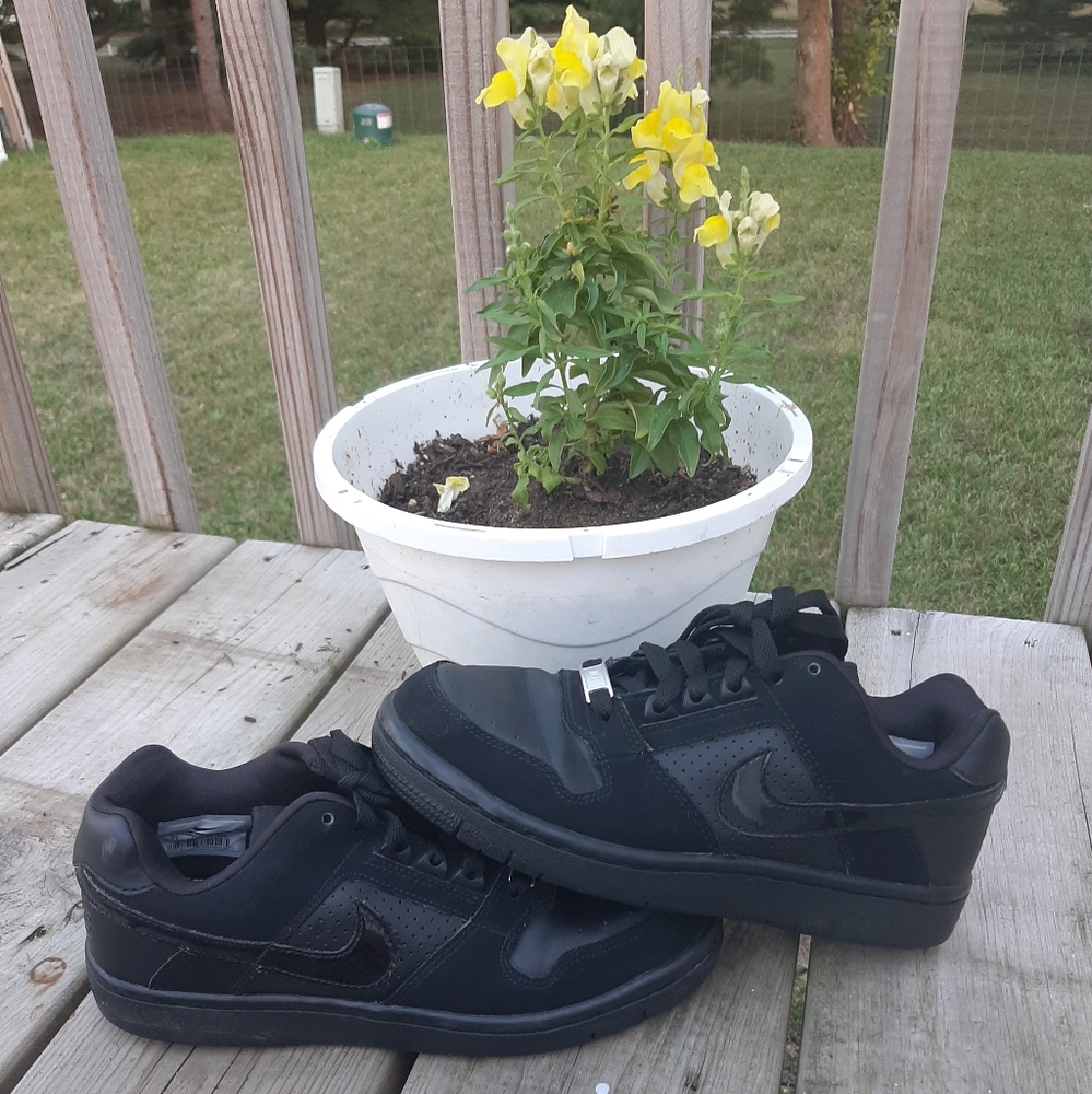 Black Nike delta forces - Picture 2 of 5